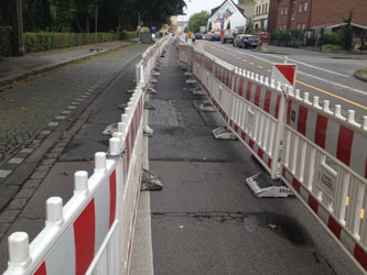 Notweg durch Standfüße eingeengt